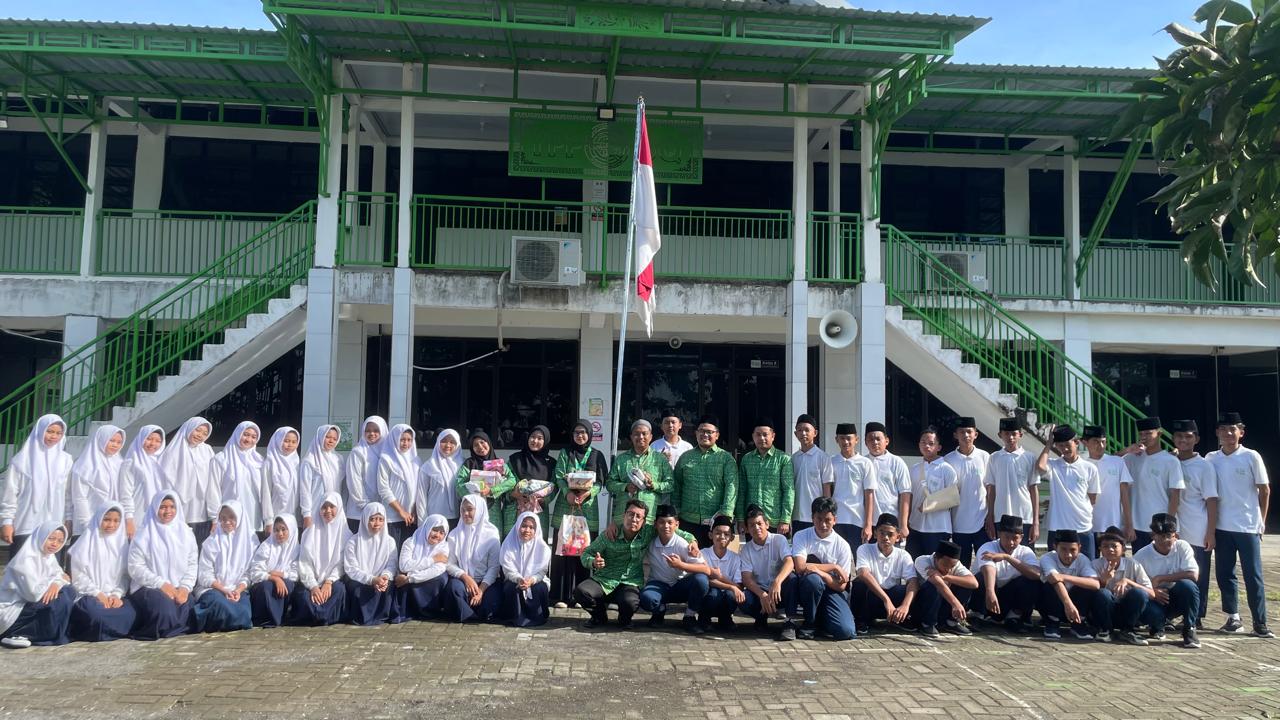 Keluarga besar SMP Islam Syifaul Qulub